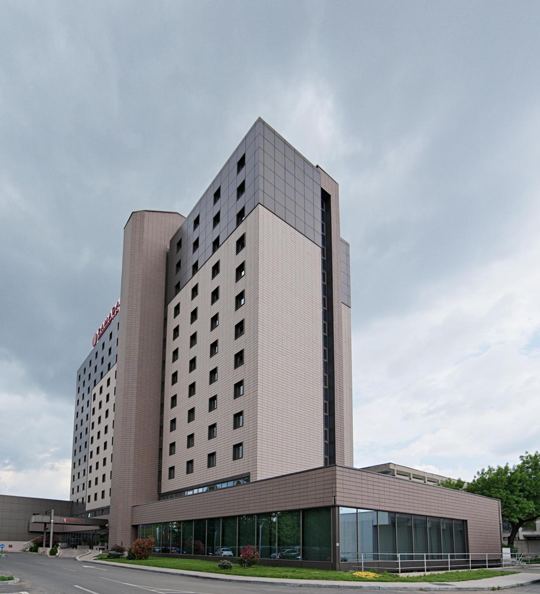 Ramada Plaza By Wyndham Bucharest Convention Center Hotel Exterior photo